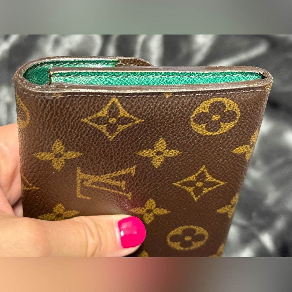 Louis Vuitton green Emilie wallet - Picture 5 of 16